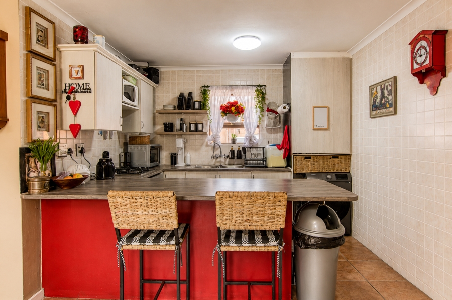 2 Bedroom Property for Sale in Sea Breeze Western Cape